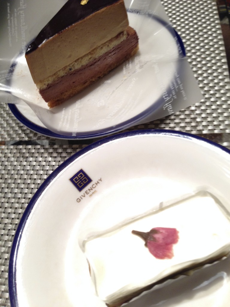 チョコケーキとレアチーズケーキ