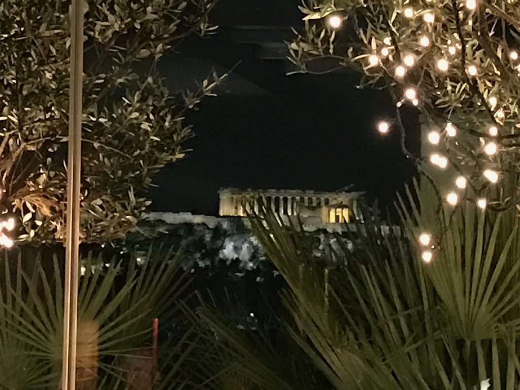 窓からアクロポリス